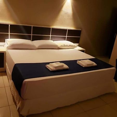 Hotel Llamosas Ciudad del Este Kültér fotó