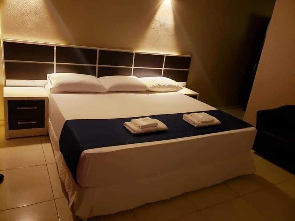 Hotel Llamosas Ciudad del Este Kültér fotó