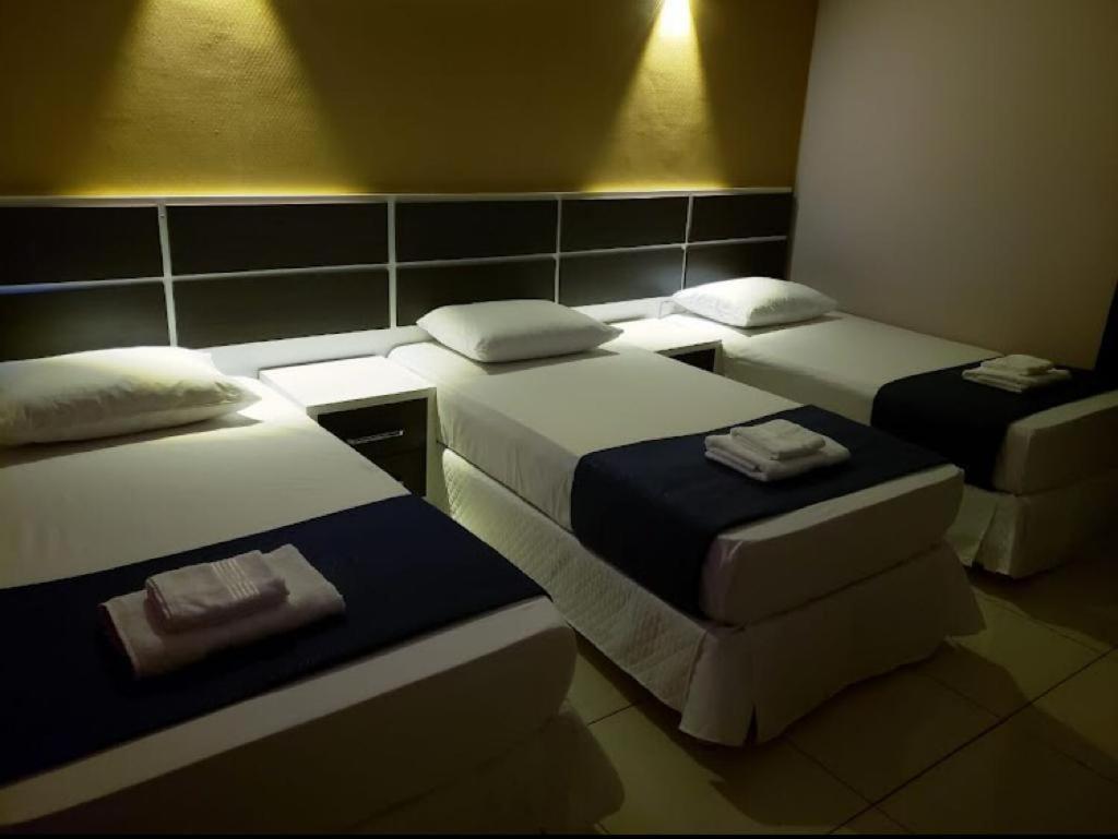 Hotel Llamosas Ciudad del Este Kültér fotó